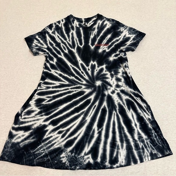 lululemon athletica Dresses & Skirts - Black and White Tie-Dye T-Shirt‎ Dress